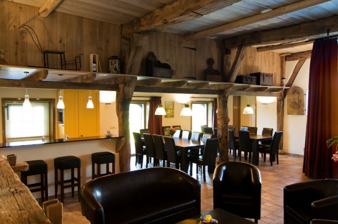 Woonkamer, keuken en 8 slaapkamers