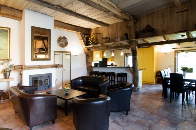 Woonkamer met openhaardkachel